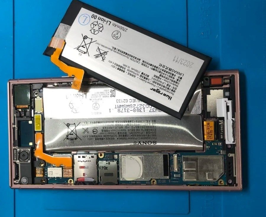 流山市からお越しのXperia XZ1 バッテリー膨張の修理をしました！【スマホ修理工房　柏店】